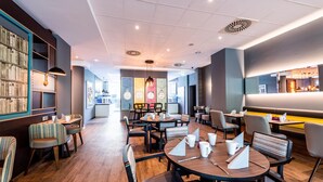 Breakfast area - Premier Inn Essen City Limbecker Platz (Essen)