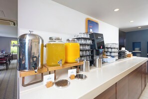Free daily buffet breakfast - Holiday Inn Express Exeter East by IHG (Exeter)