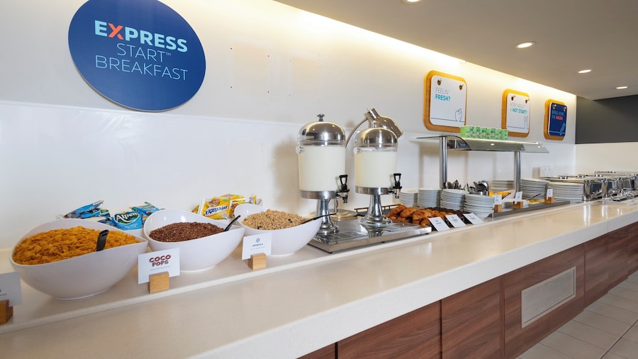Holiday Inn Express Exeter East by IHG
