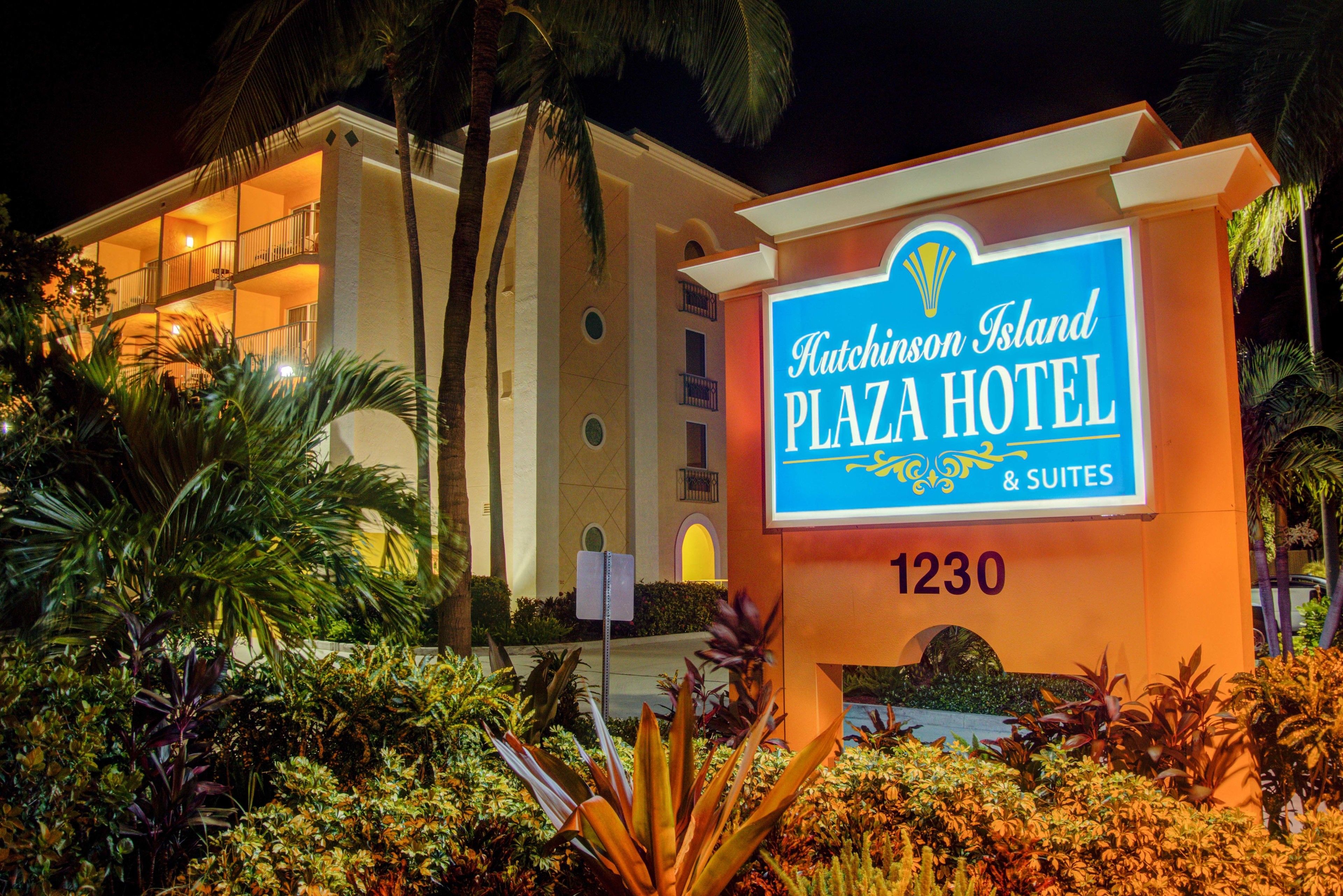 Hutchinson Island Plaza Hotel & Suites -hotellin opastekyltti, jossa on numero 1230.