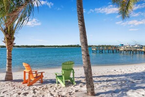 Private beach, sun loungers, fishing - Hutchinson Island Hotel (Fort Pierce)