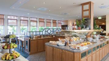Desayuno buffet (EUR 21 por persona)