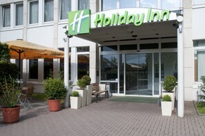 Exterior - Holiday Inn Frankfurt Airport - Neu-Isenburg by IHG (Neu-Isenburg)