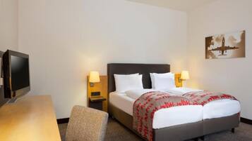 Premium-Zweibettzimmer | Minibar, Zimmersafe, Schreibtisch, schallisolierte Zimmer