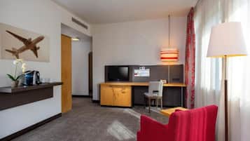 One-Bedroom Suite (Twin beds) | Minibar, in-room safe, desk, soundproofing