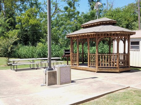 Área de parrillas y picnic