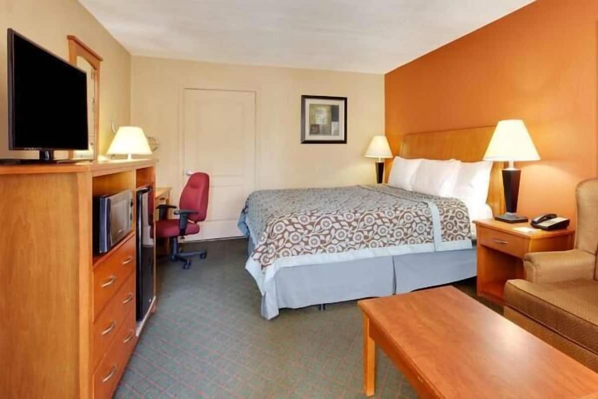 Desk, iron/ironing board, free WiFi, bed sheets