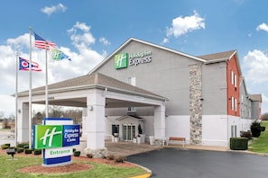 A Holiday Inn Express building with a covered entrance and a stone accent wall. - Holiday Inn Express & Suites Harrison by IHG (Harrison)