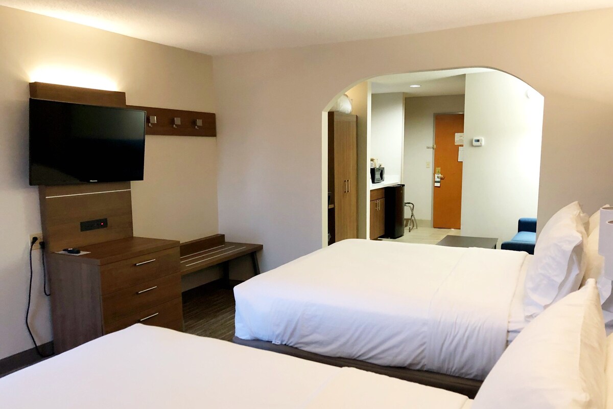 Suite, Multiple Beds