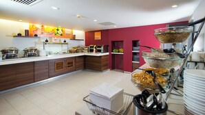 A buffet area with various food stations, including a cereal station and a fruit display. - Holiday Inn Express Leeds City Centre by IHG (Leeds)