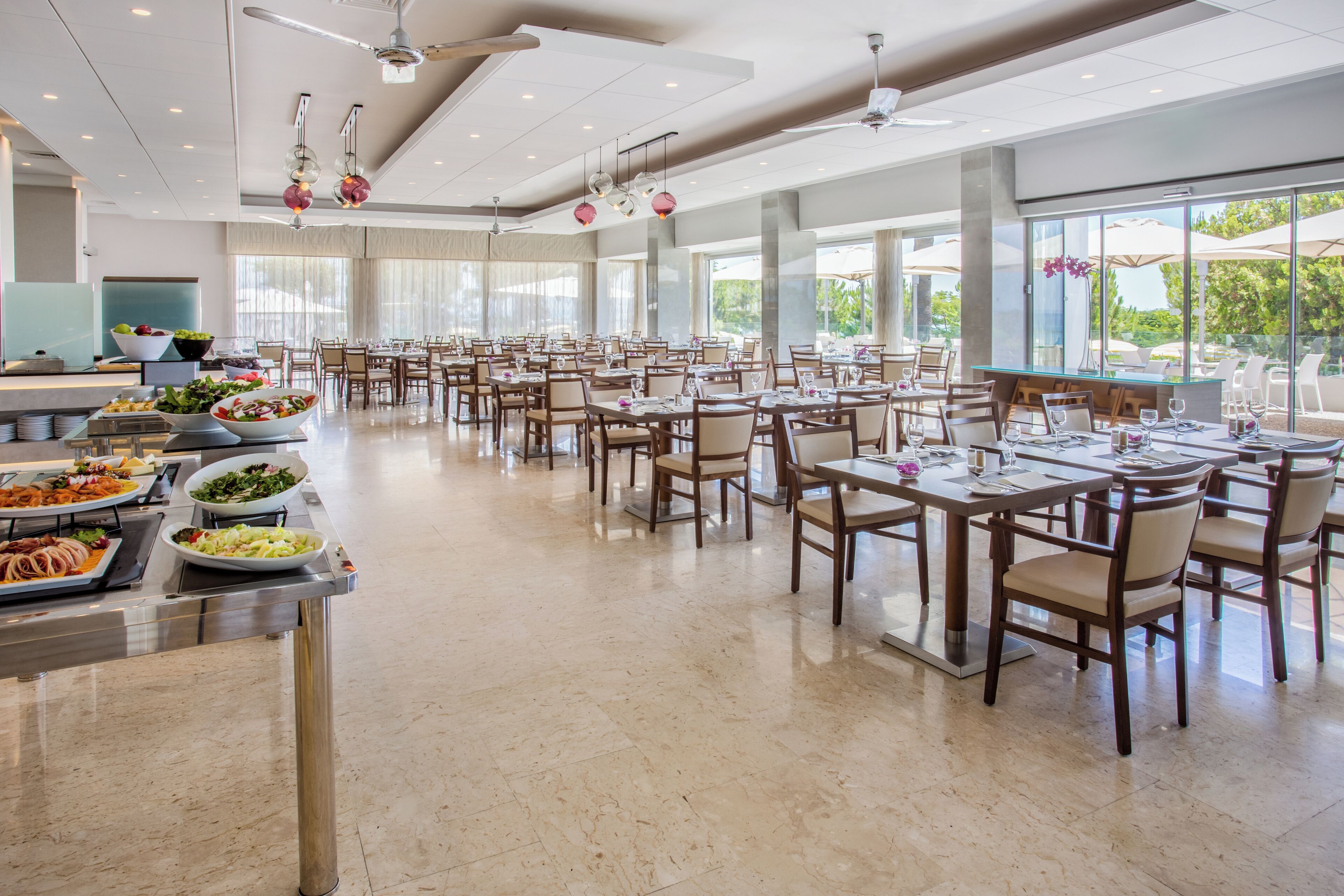 Dagelijks ontbijtbuffet (EUR 20 per persoon)