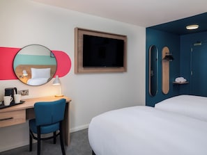 In-room safe, individually furnished, desk, iron/ironing board - Garner Hotel Lincoln by IHG (Lincoln)