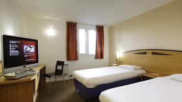 Twin Room, 2 Twin Beds | In-room safe, individually furnished, desk, iron/ironing board