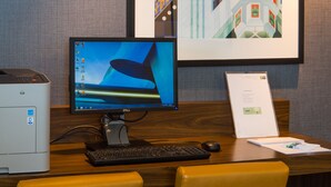 Lobby sitting area - Holiday Inn Express London - Wimbledon South by IHG (London)
