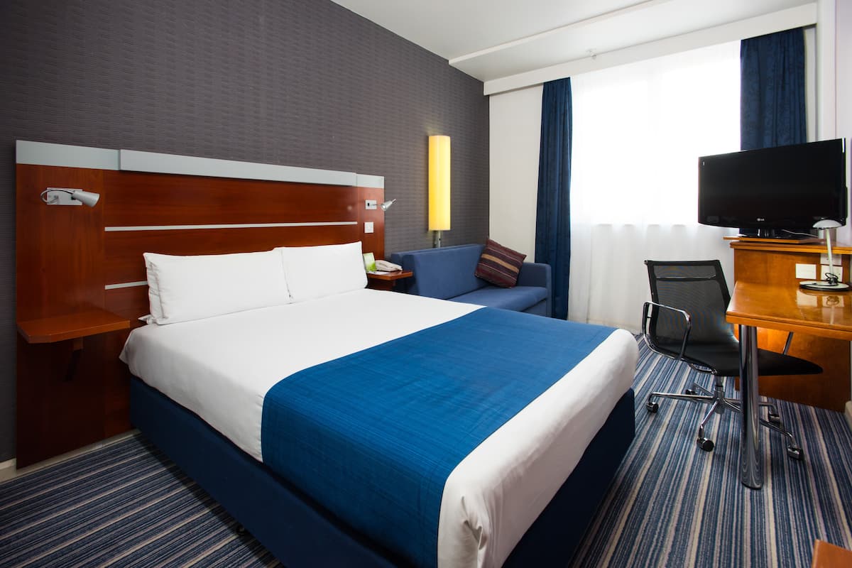 In-room safe, desk, soundproofing, iron/ironing board