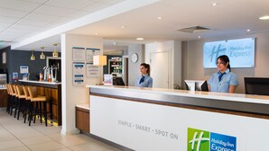 Interior entrance - Holiday Inn Express London - Wimbledon South by IHG (London)