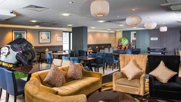 Interior entrance - Holiday Inn Express London - Wimbledon South by IHG (London)
