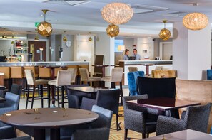 Déjeuner, dîner et souper servis sur place