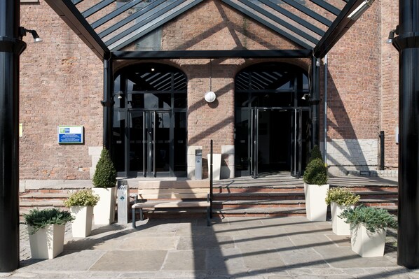 Property entrance - Holiday Inn Express Albert Dock by IHG (Liverpool)