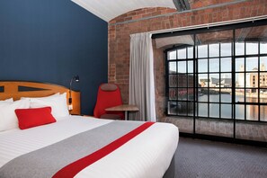 Desk, blackout drapes, free cribs/infant beds, free WiFi - Holiday Inn Express Albert Dock by IHG (Liverpool)