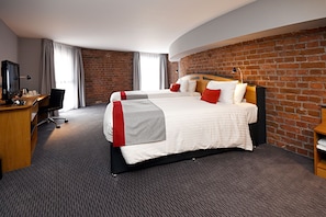 Desk, blackout drapes, free cribs/infant beds, free WiFi - Holiday Inn Express Albert Dock by IHG (Liverpool)
