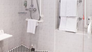 Ducha, secador de pelo, toallas