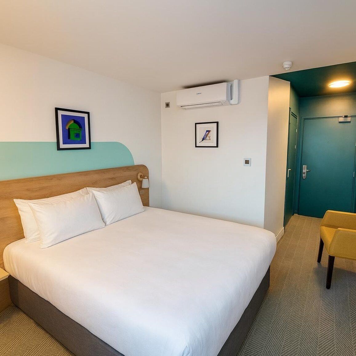 In-room safe, desk, iron/ironing board, free WiFi