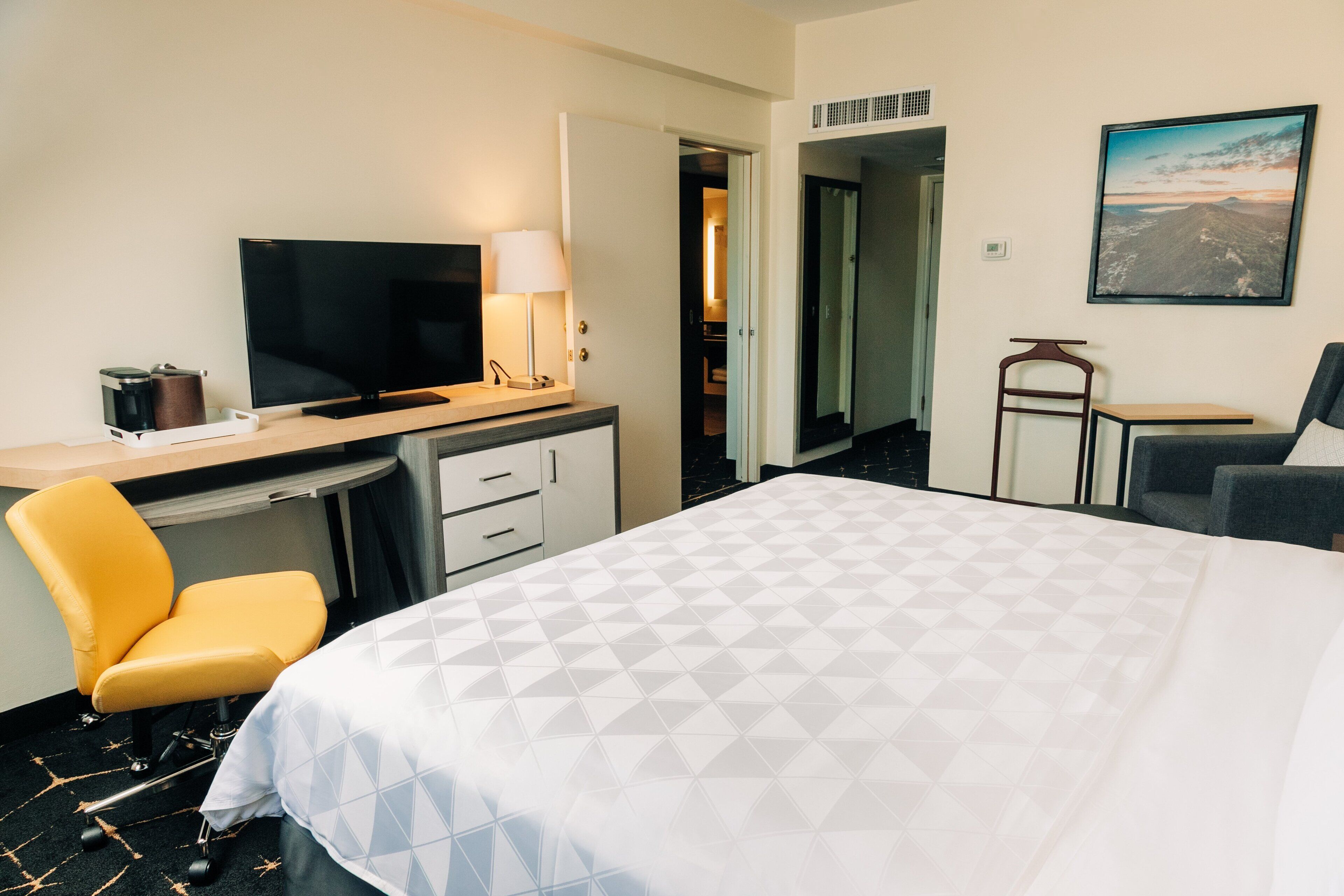 Coffres-forts dans les chambres, bureau, fer et planche à repasser