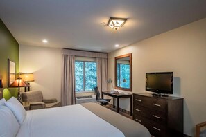 Executive Room, 1 King Bed | Desk, iron/ironing board, free WiFi, bed sheets - Truckee Donner Lodge (Truckee)