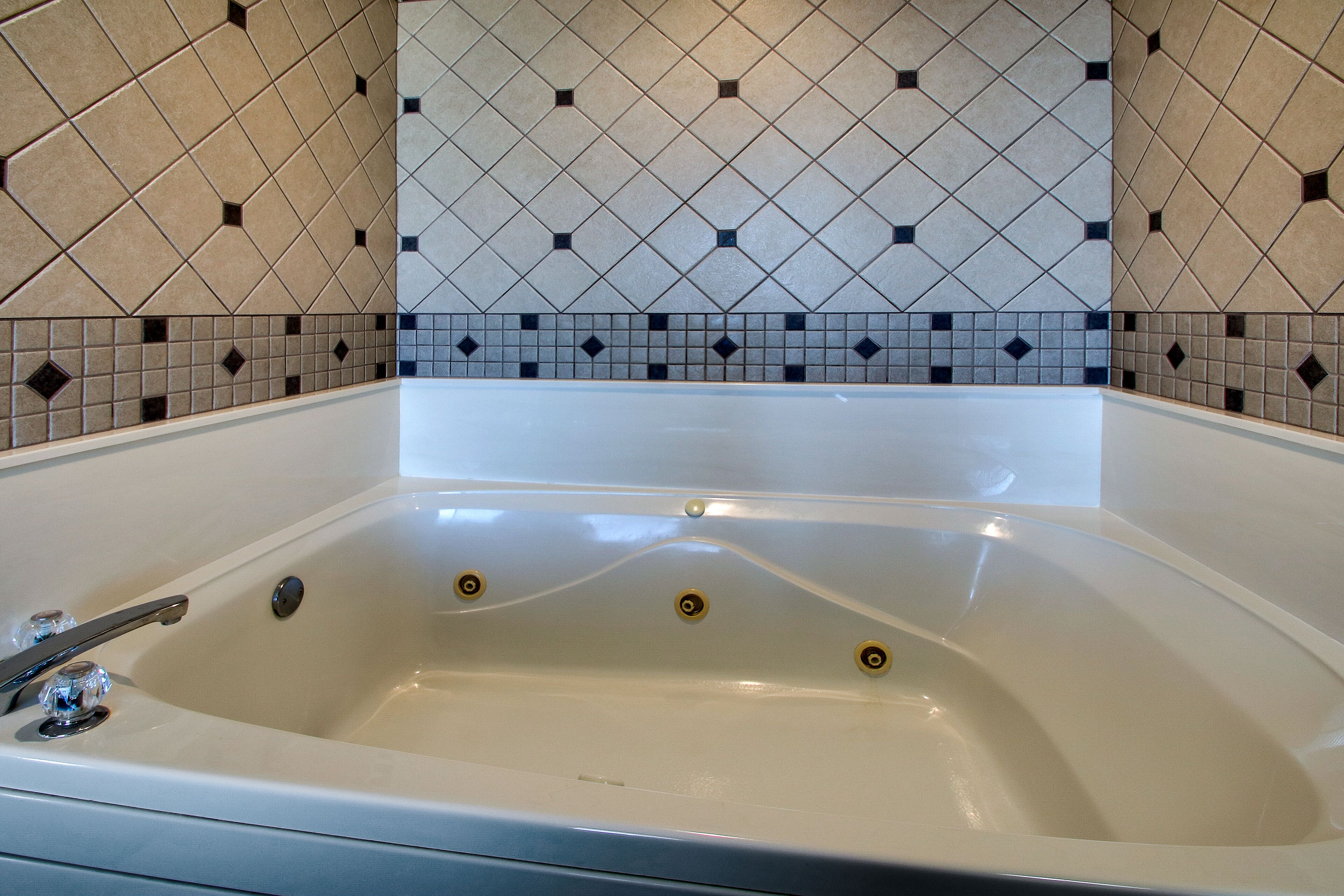 executive suite, 1 queen bed (presidential suite) | in-room safe, desk, iron/ironing board, free wifi