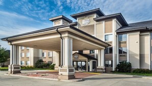 A hotel with a covered entrance, multiple windows, and a sign indicating it is a 'Nob Hill Inn & Suites'. - The Niobrara Lodge (Valentine)
