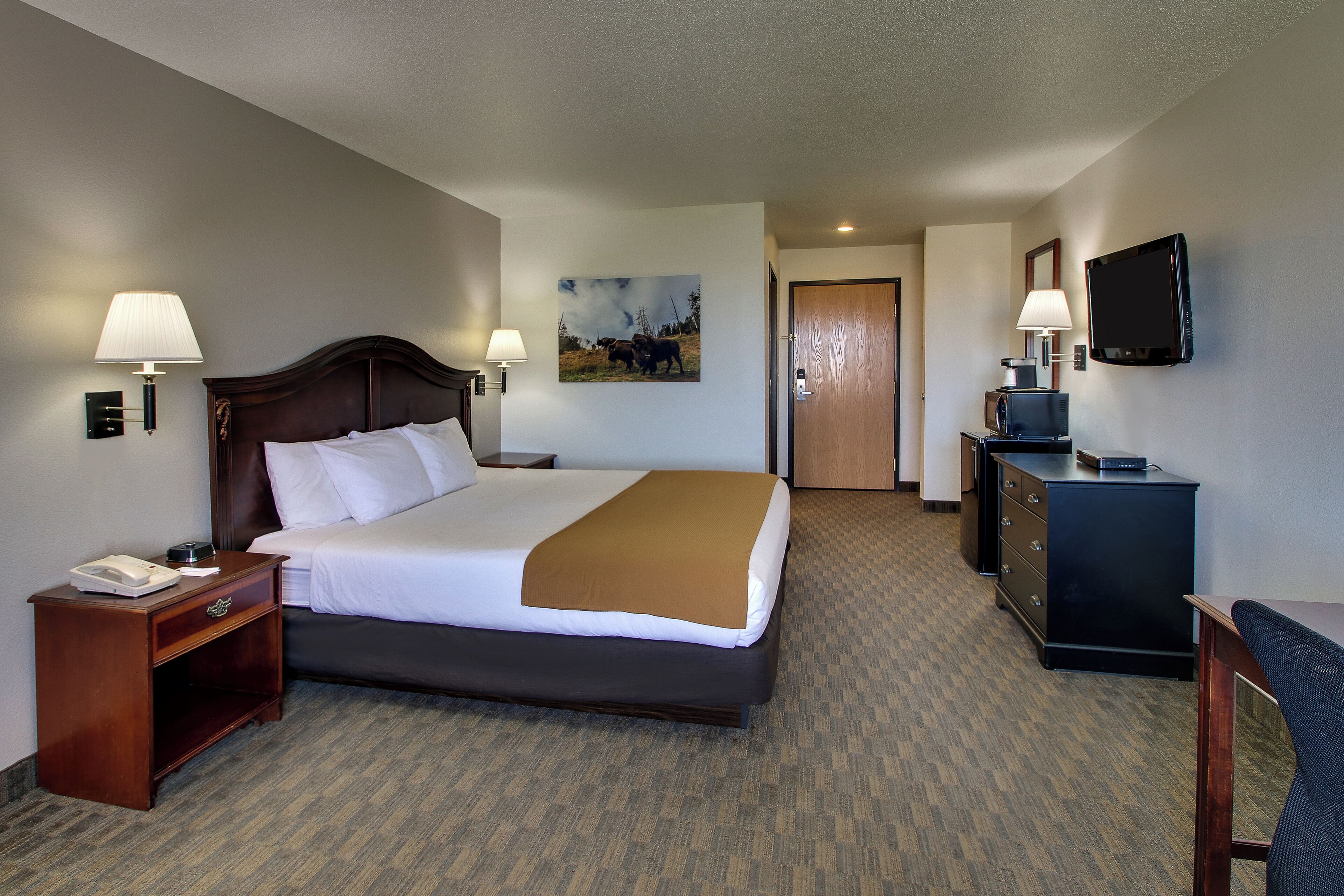 セーフティボックス (室内)、デスク、アイロン / アイロン台、WiFi (無料)