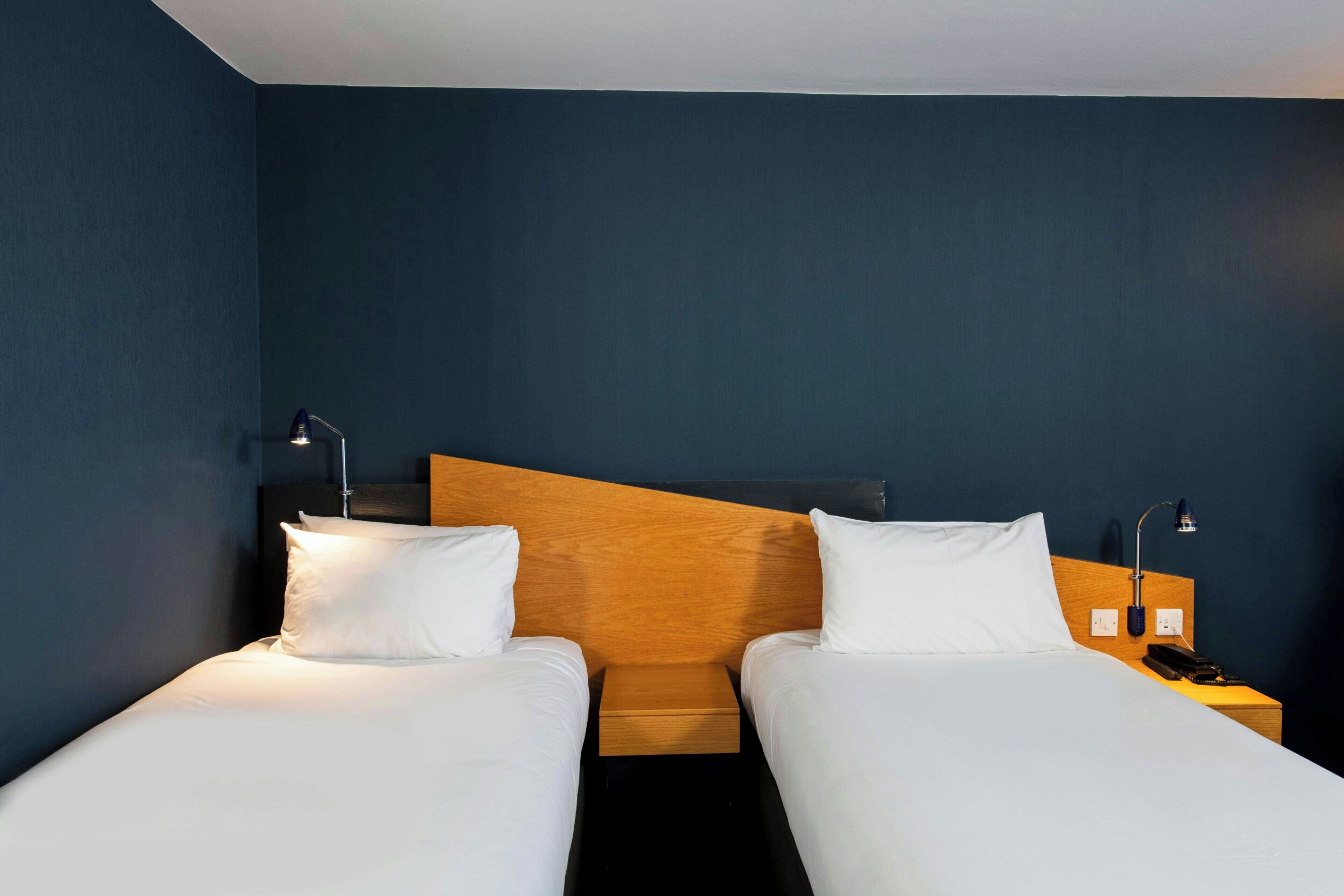 Standard Room, 2 Single Beds (with Free Hot Breakfast)