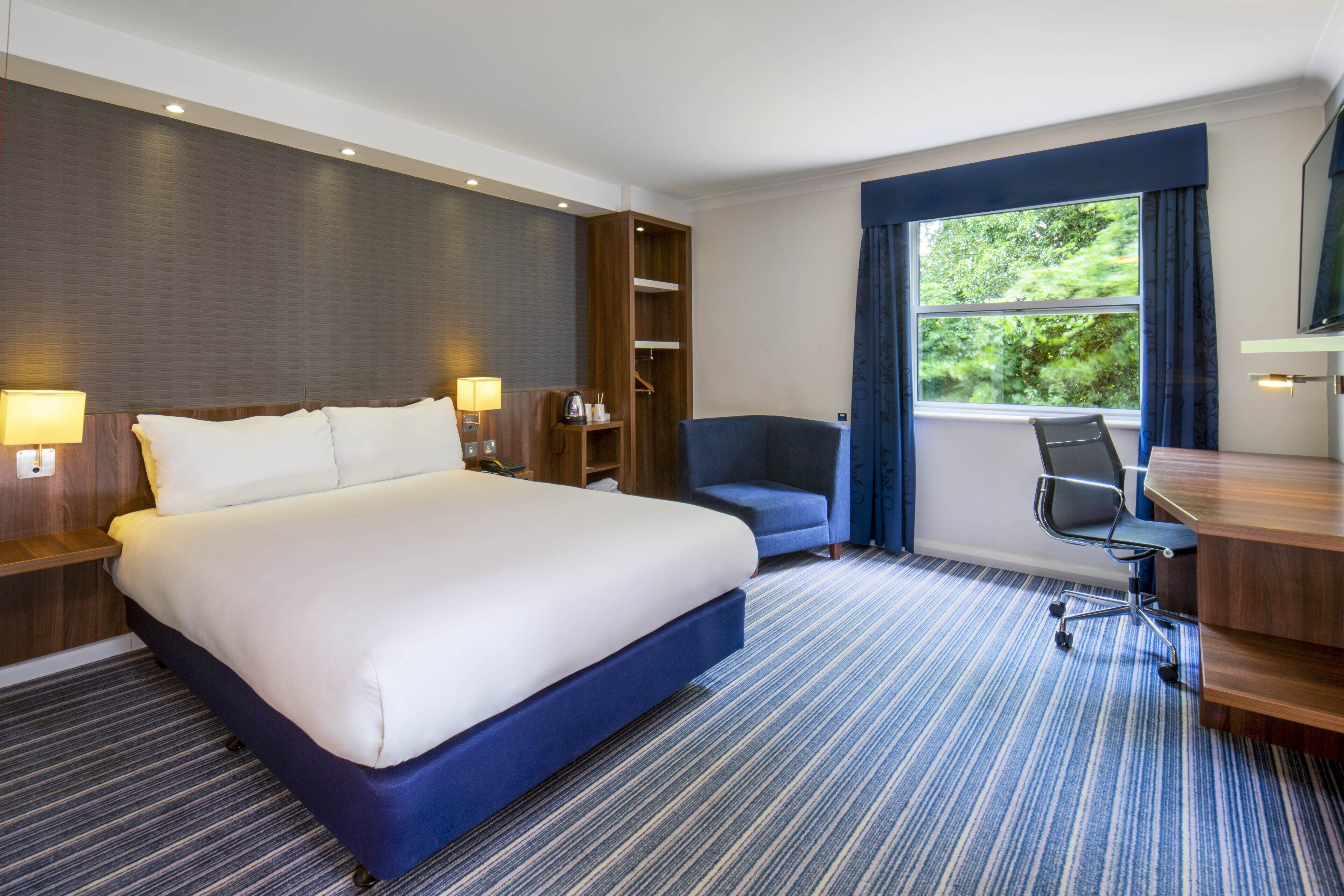 room, 1 double bed, accessible | 1 bedroom, in-room safe, desk, laptop workspace