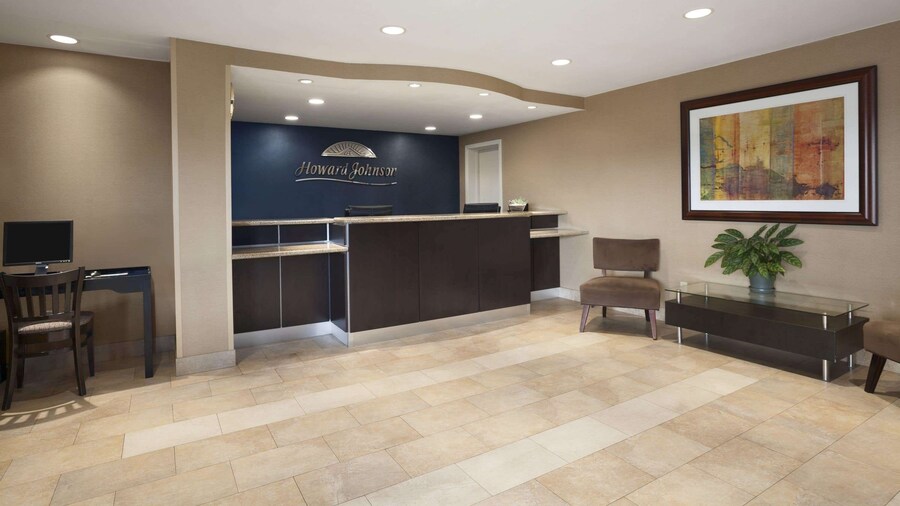 Howard Johnson by Wyndham San Diego Sea World