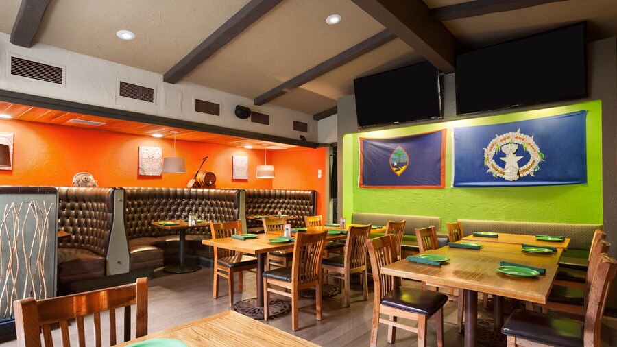 Howard Johnson by Wyndham San Diego Sea World