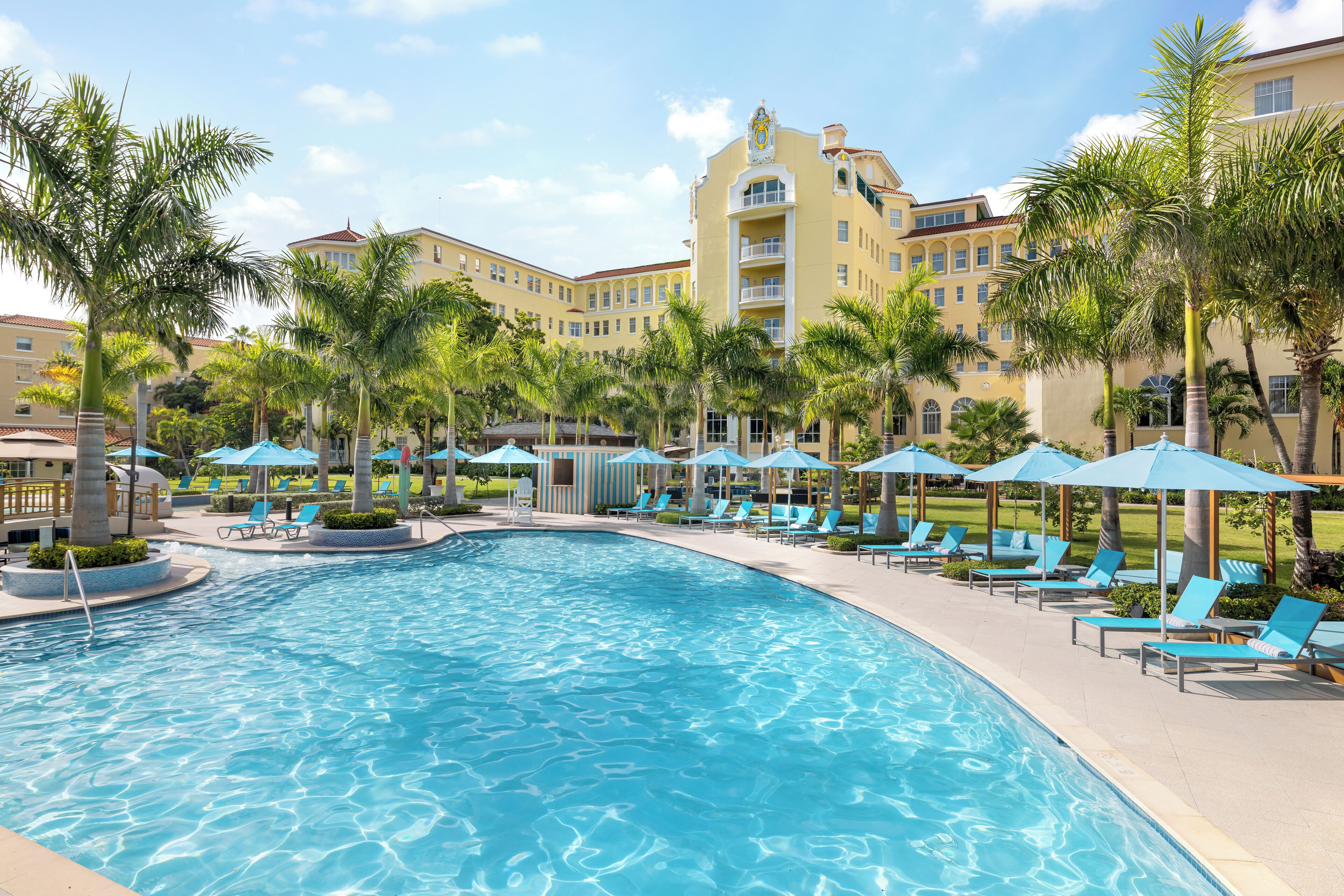 2 piscines extérieures, tentes de plage, parasols de plage