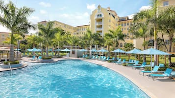 2 piscines extérieures, tentes de plage, parasols de plage
