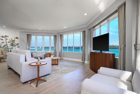 Suite (Prime Minister) | Living area | 50-inch LED TV with cable channels. British Colonial - Nassau