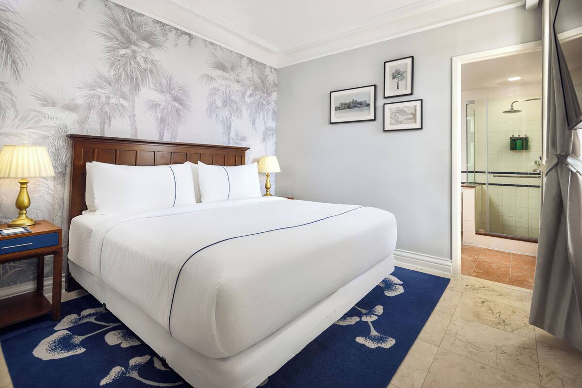 Literie de qualité, lit avec matelas à plateau-coussin