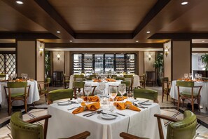 8 restaurants, dinner served, local and international cuisine - British Colonial - Nassau  (Nassau)