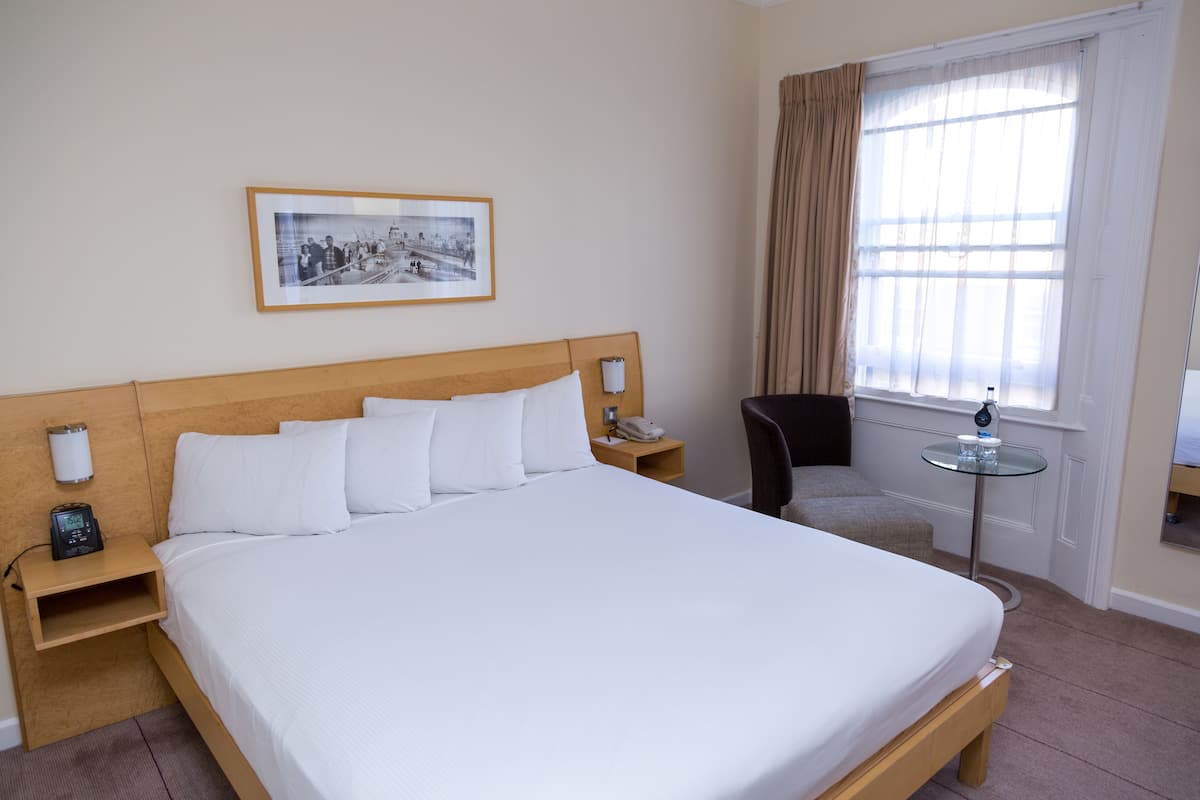 Deluxe Room, 1 King Bed | Premium bedding