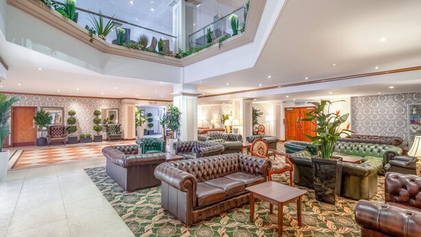 Lobby-lounge