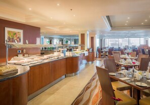 Breakfast and dinner served