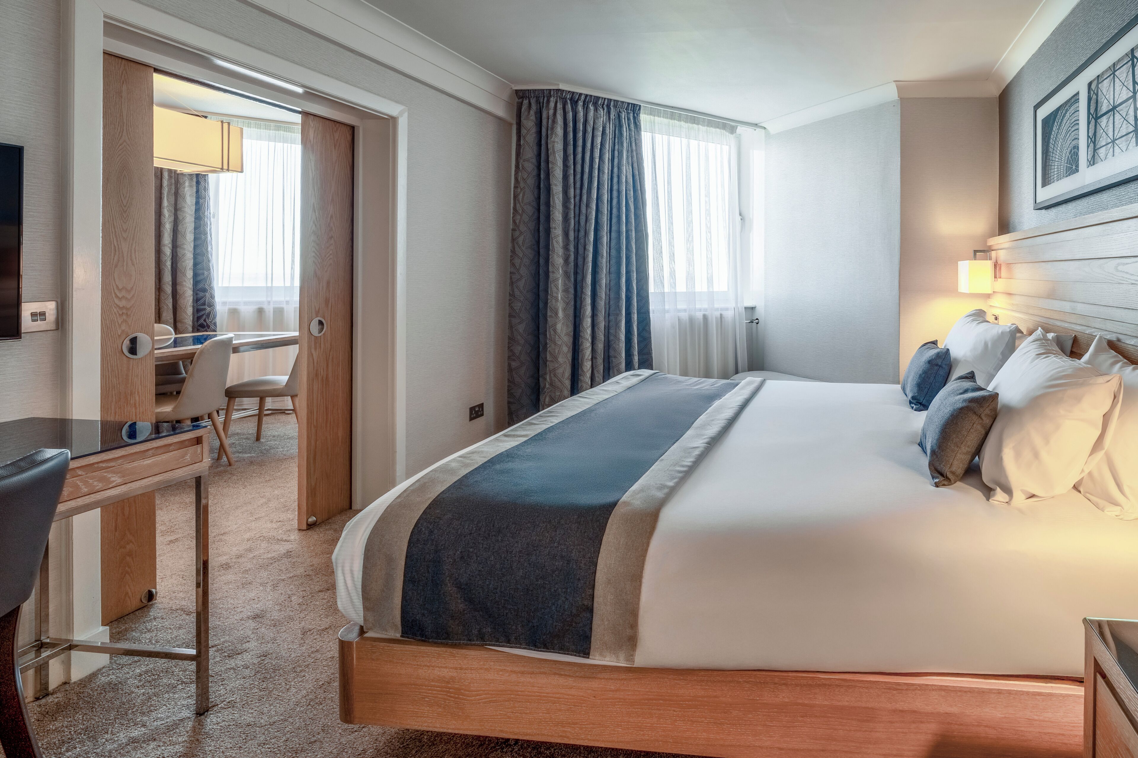 Suite | Een bureau, een strijkplank/strijkijzer, gratis wifi, beddengoed