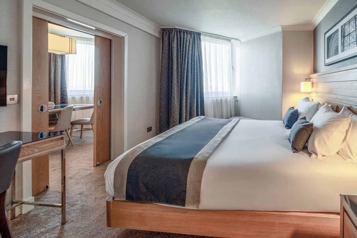 Suite | Een bureau, een strijkplank/strijkijzer, gratis wifi, beddengoed