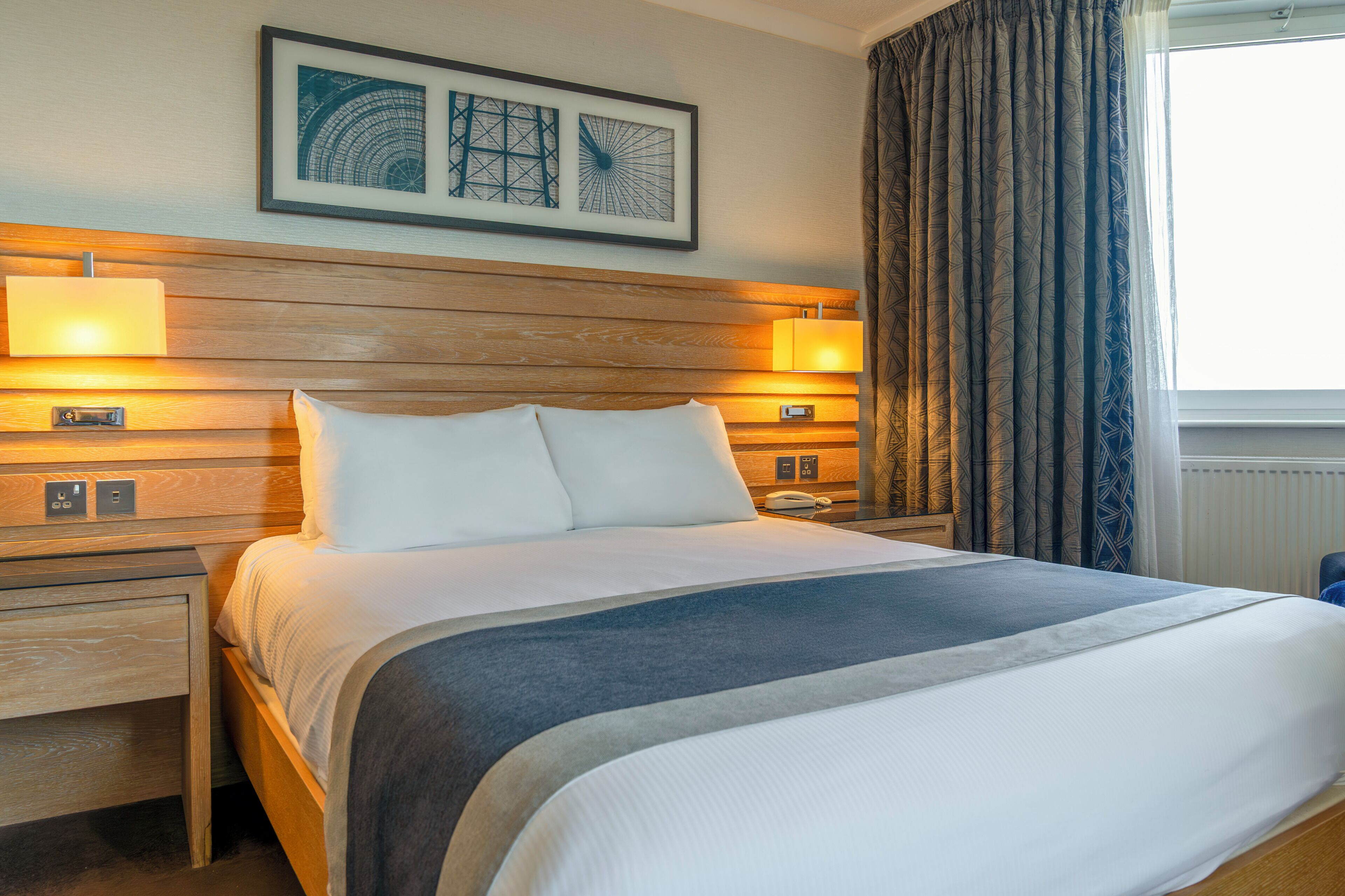 Familiekamer | Een bureau, een strijkplank/strijkijzer, gratis wifi, beddengoed