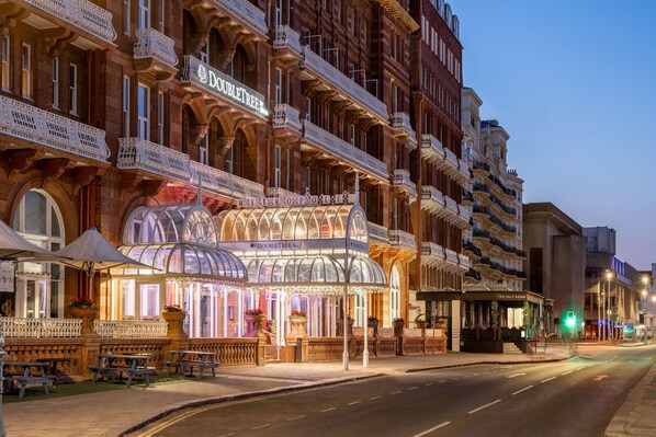 Exterior - DoubleTree by Hilton Brighton Metropole (Brighton)