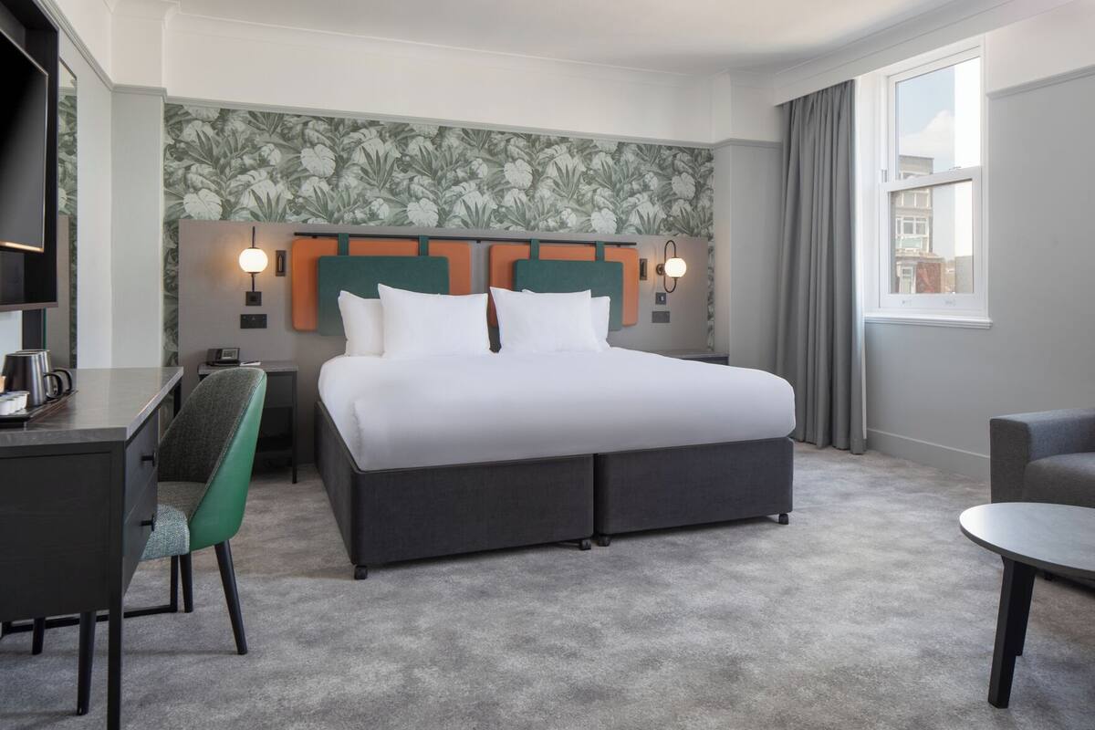 Hypo-allergenic bedding available, in-room safe, desk, laptop workspace
