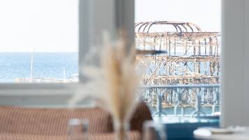 Bar de cocteles, con vista a la playa, abre todos los días